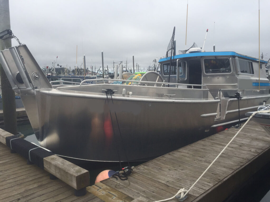 32' Hard Drive Marine Twin Diesel Jet Bowpicker