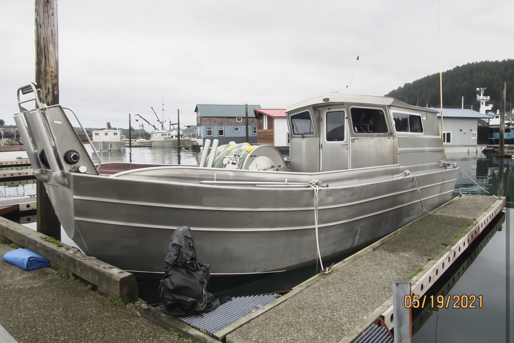 30' Peregrine Twin Gasoline Jet Bowpicker